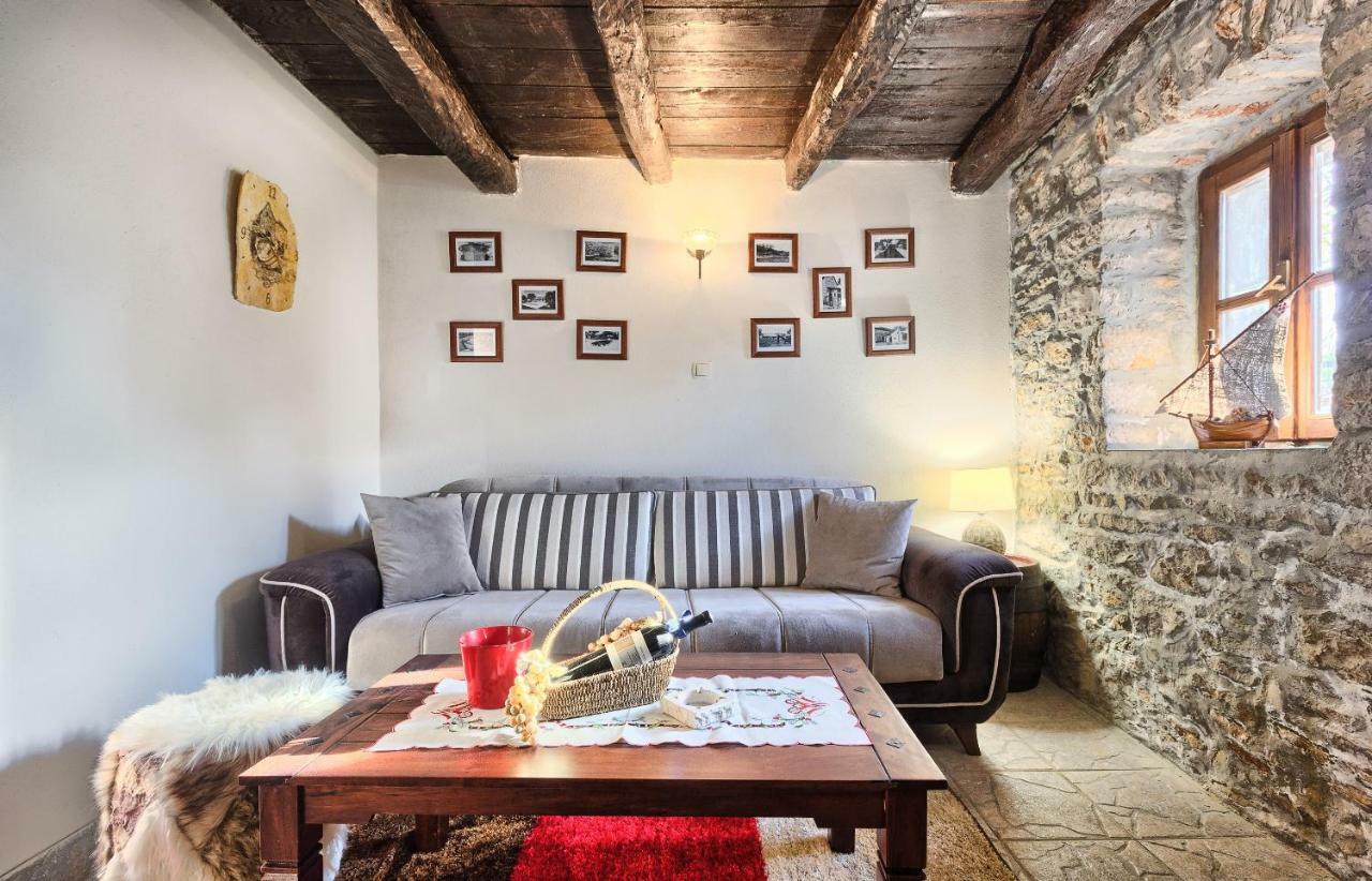 Biorine Dalmatia Stone House - Heated Poolゲストハウス エクステリア 写真