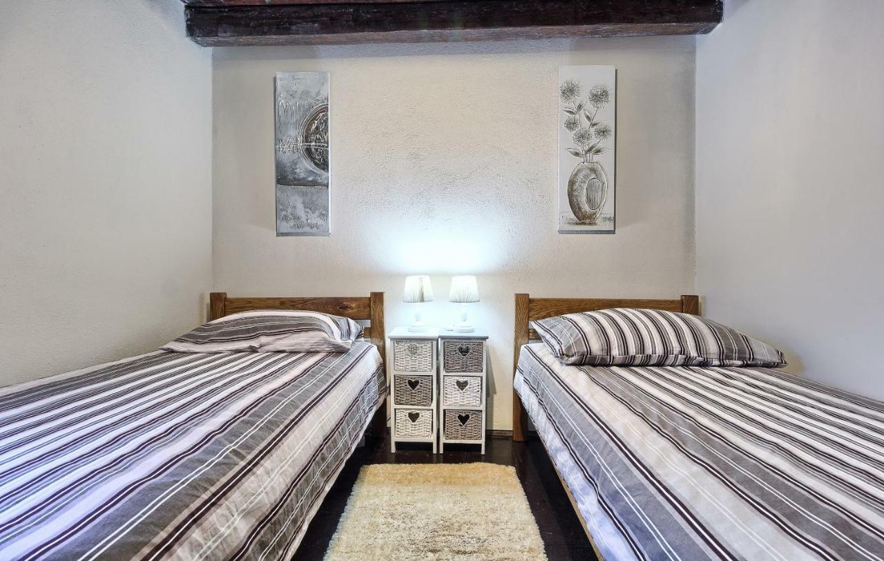 Biorine Dalmatia Stone House - Heated Poolゲストハウス エクステリア 写真