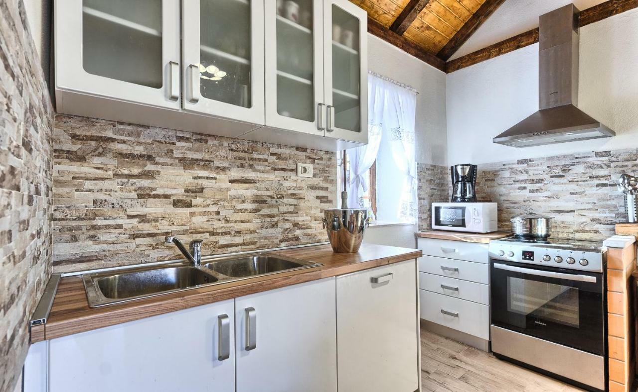 Biorine Dalmatia Stone House - Heated Poolゲストハウス エクステリア 写真